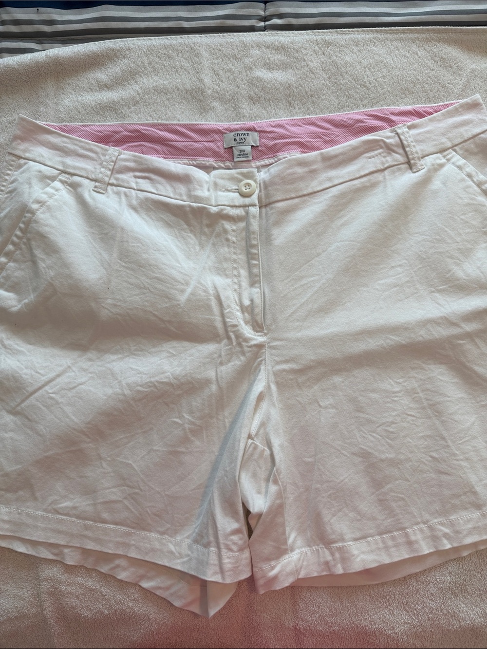 crown & ivy “Caroline” White Cotton Women's Shorts